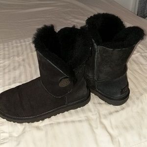 UGG Bailey Button